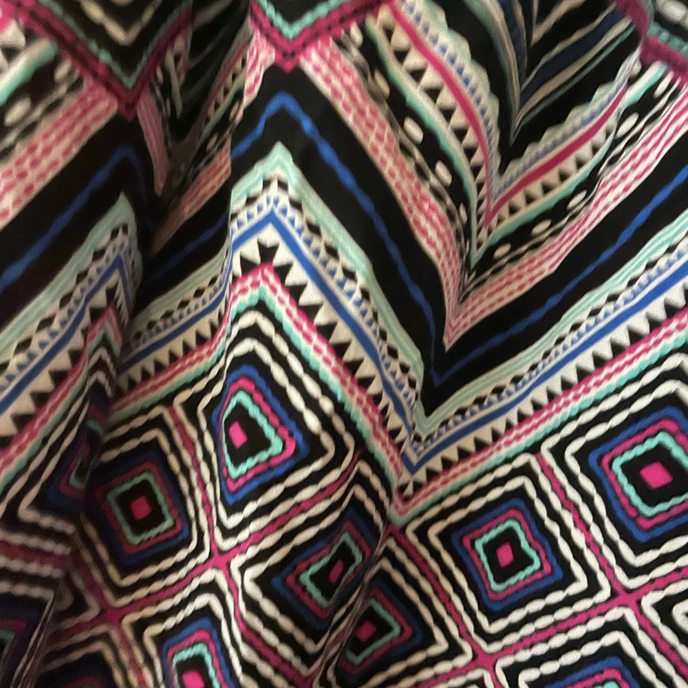 Large Pattern Dress - Picture 3 of 4
